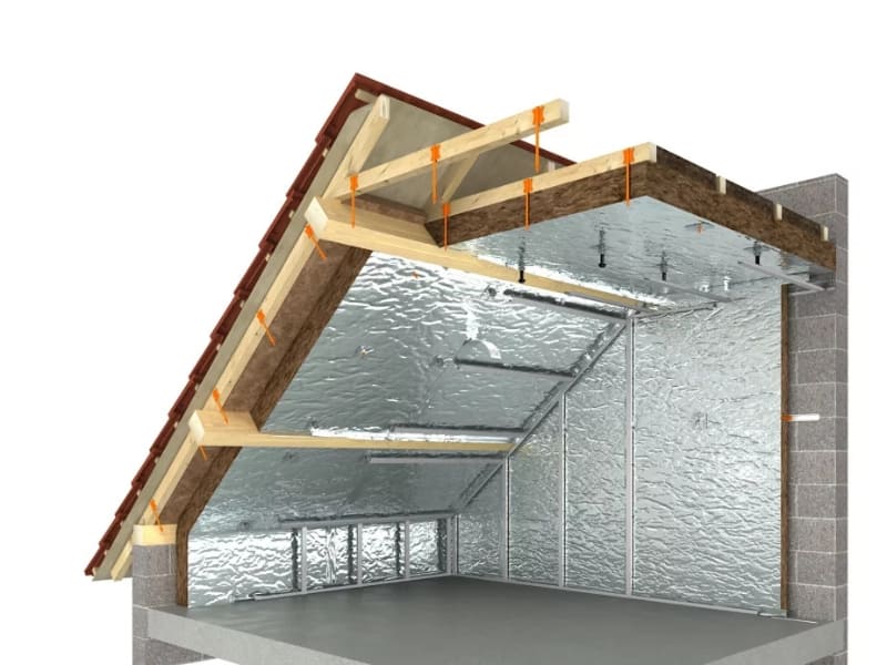 Isolation de l'ensemble d'une pièce, mur, mansarde, plafond, via l'utilisation de panneaux roulés de la marque Knauf.