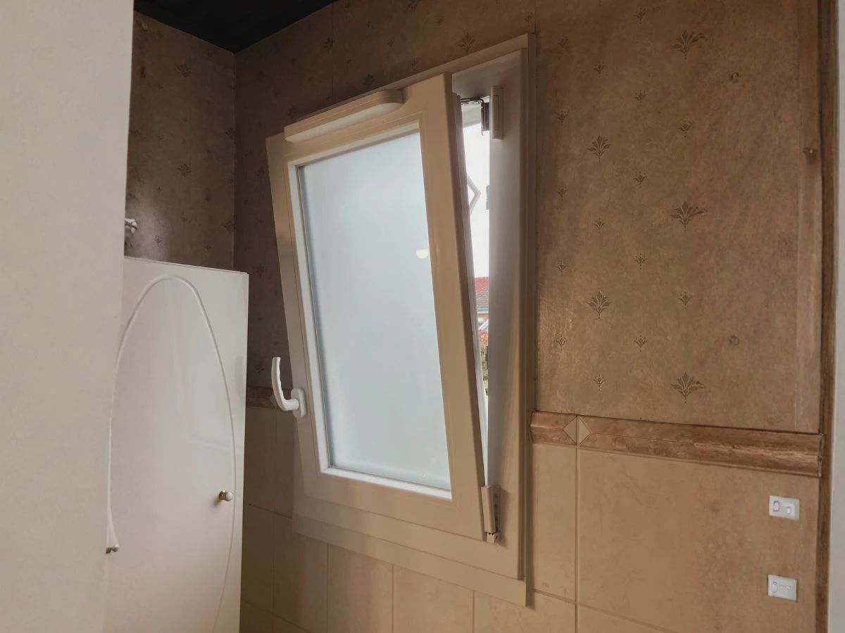 Pose fenêtre salle de bain à Gauchy 3